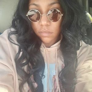 Meet your Posher, Aja